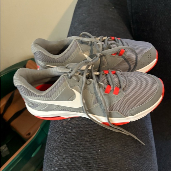 Nike - Picture 3 of 4